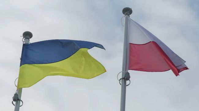 Украина назвала акты вандализма в Польше провокацией российских спецслужб