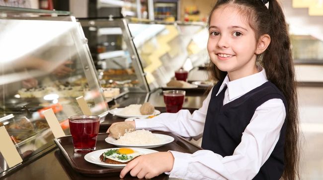 Уряд виділив майже 780 мільйонів на харчування школярів: для кого воно буде безкоштовним