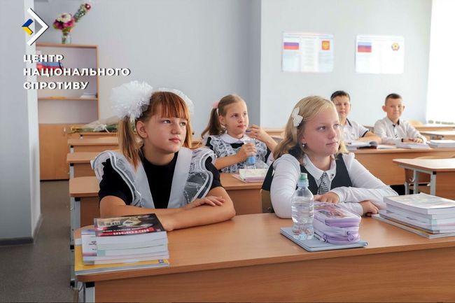 На ТОТ Луганщини росіяни відкривають “митні класи” На ТОТ Луганщини росіяни відкривають “митні класи”