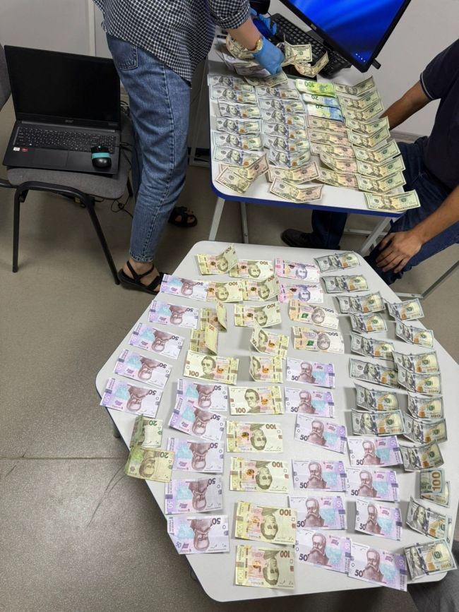 Біля кордону з Молдовою затримали переповнений «пасажирами» автомобіль