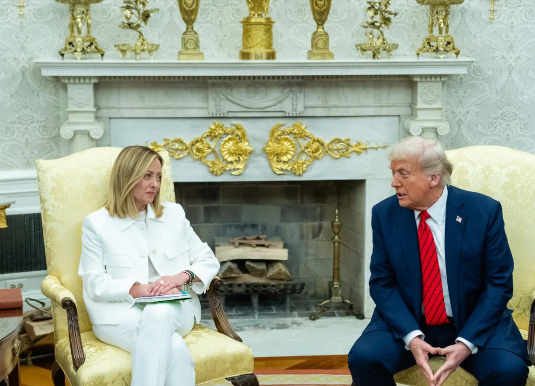 Комусь там муляли українські золоті унітази?