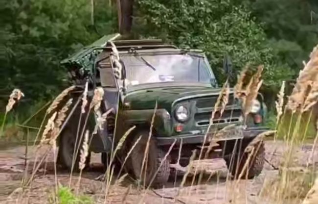 РОВ стали устанавливать северокорейские 107-мм РСЗО Type 75 на УАЗ-469 РОВ стали устанавливать северокорейские 107-мм РСЗО Type 75 на УАЗ-469