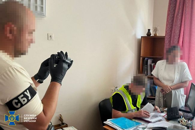 СБУ та Нацполіція ліквідували ще одну ухилянтську схему у Києві: на обшуках у фігурантів виявили понад 17 млн грн готівки