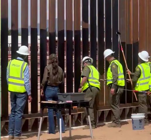 Трамп наказав пофарбувати стіну на кордоні з Мексикою в чорний, щоб мігранти не могли її перелізти