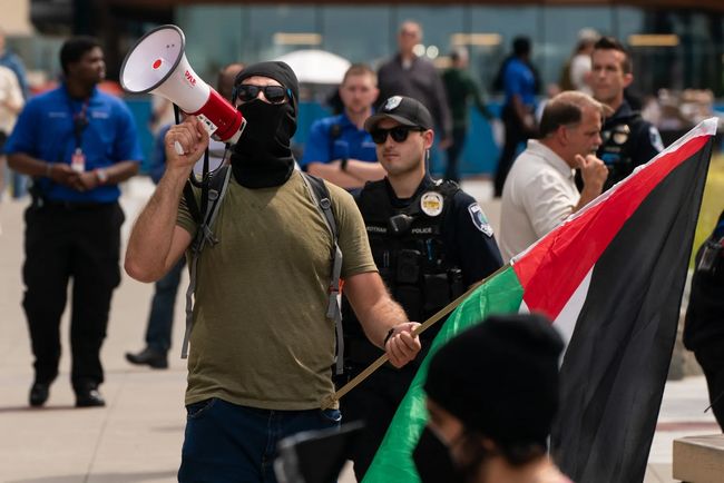 Активістів Microsoft заарештували під час протесту