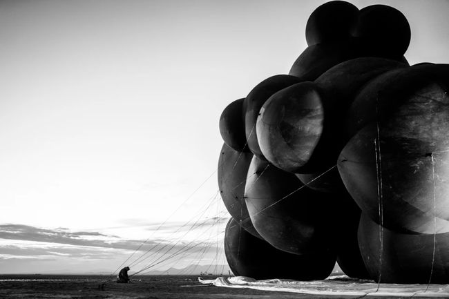 Буря на Burning Man знищила українську інсталяцію Black Cloud