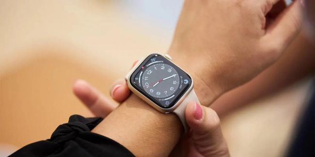 Інженер Apple вкрав секрети смарт-годинників та втік до Android-конкурентів Інженер Apple вкрав секрети смарт-годинників та втік до Android-конкурентів