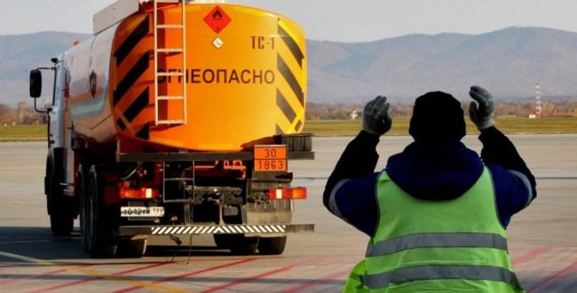 На тлі паливної кризи в рф білорусь обмежує поставки пального в росію