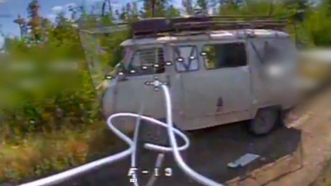 На Донеччині бійці «Феніксу» знищили військову техніку з гарматою і боєприпасами, чотири «буханки» та живу силу ворога (ВІДЕО)