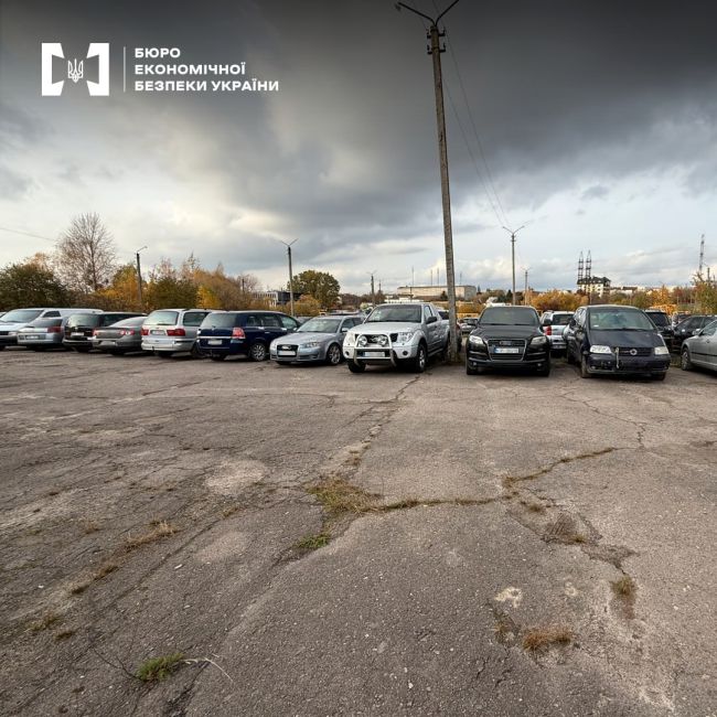 Детективи ТУ БЕБ у Львівській області викрили контрабанду автомобілів