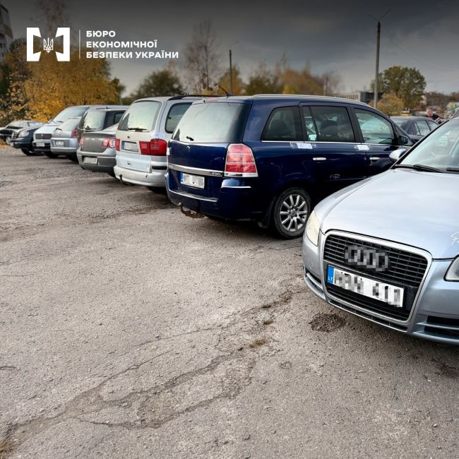 Детективи ТУ БЕБ у Львівській області викрили контрабанду автомобілів