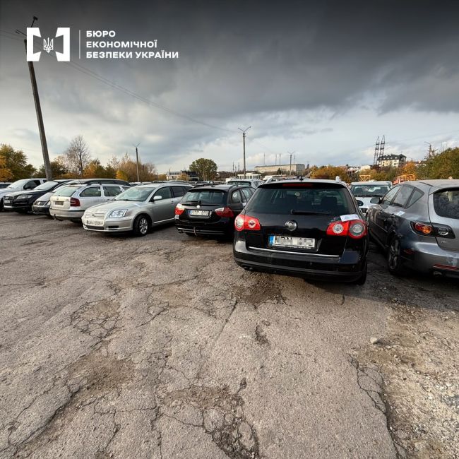 Детективи ТУ БЕБ у Львівській області викрили контрабанду автомобілів