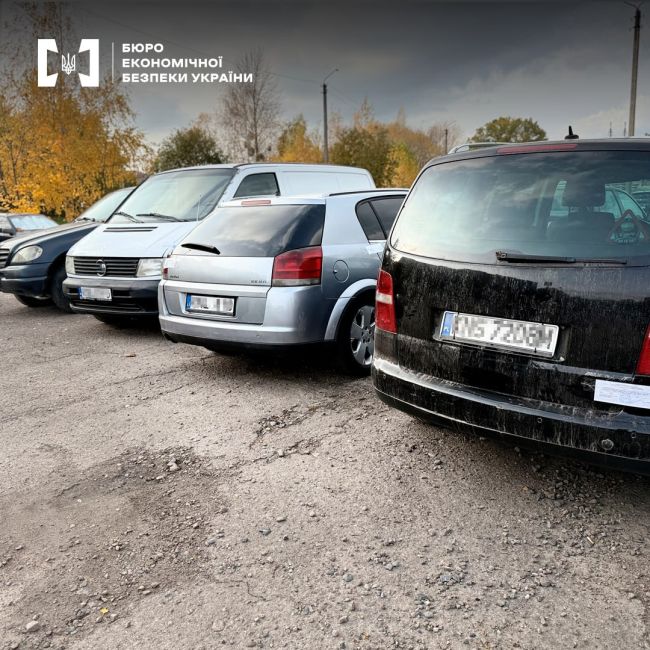 Детективи ТУ БЕБ у Львівській області викрили контрабанду автомобілів