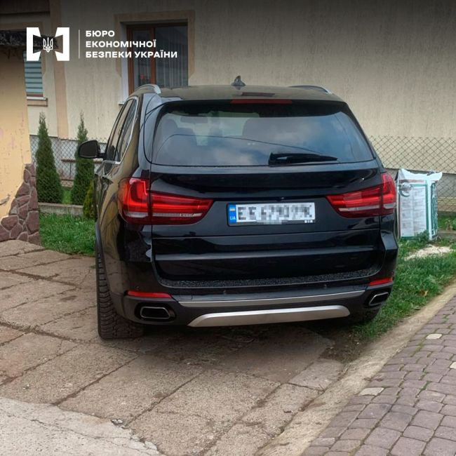 Детективи ТУ БЕБ у Львівській області викрили контрабанду автомобілів