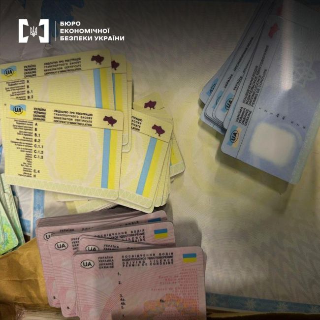 Детективи ТУ БЕБ у Львівській області викрили контрабанду автомобілів