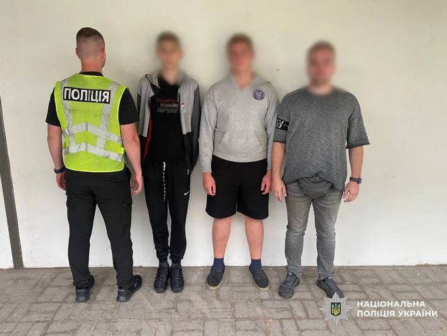 У Києві затримали двох неповнолітніх, яким росіяни обіцяли $1500 за підпал автівки військового У Києві затримали двох неповнолітніх, яким росіяни обіцяли $1500 за підпал автівки військового