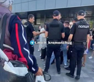 Втеча не вдалася: правоохоронці затримали працівника кол-центру, що перебував у розшуку за кримінальне правопорушення Втеча не вдалася: правоохоронці затримали працівника кол-центру, що перебував у розшуку за кримінальне правопорушення