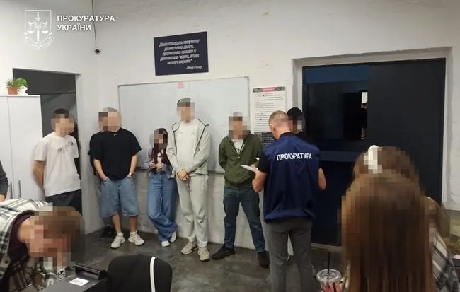 Правоохоронці викрили 11 шахрайських кол-центрів