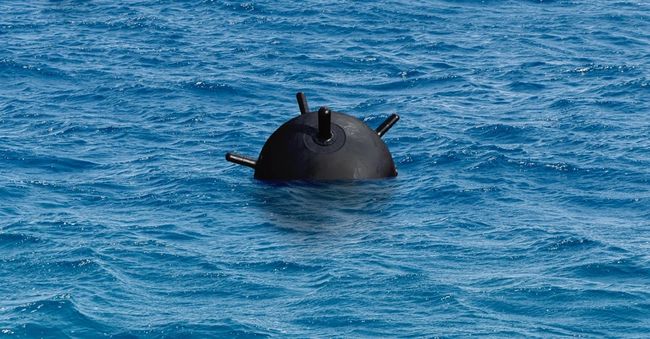 Біля Одеси цивільне судно натрапило на вибухівку у морі