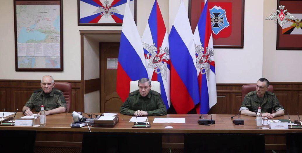 Ще один доказ справжніх намірів кремля на карті в кабінеті гєрасімова