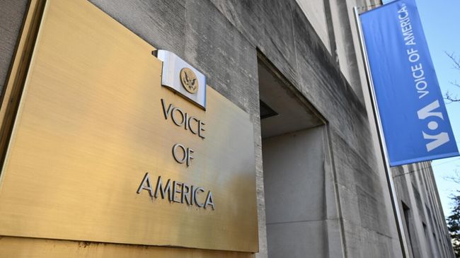 Адміністрація Трампа звільняє понад 600 співробітників «Голосу Америки» — CBS