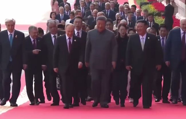 Парад трёх диктатур