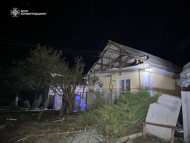 Вночі росіяни масовано атакували Україну дронами та ракетами. Які наслідки