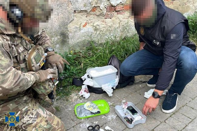 СБУ та Нацполіція затримали 5 агентів рф, які на замовлення ворога займалися підпалами і диверсіями в Україні СБУ та Нацполіція затримали 5 агентів рф, які на замовлення ворога займалися підпалами і диверсіями в Україні