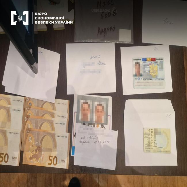 Виробляли фальшиві документи з голограмами - БЕБ