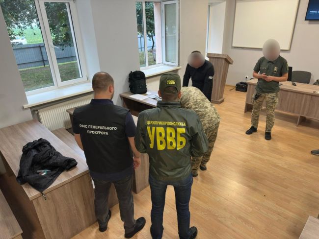 Внутрішня безпека ДПСУ викрила військовослужбовців, які сприяли незаконному виїзду за кордон понад 80 чоловіків Внутрішня безпека ДПСУ викрила військовослужбовців, які сприяли незаконному виїзду за кордон понад 80 чоловіків