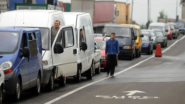 ДПС повідомила, скільки осіб перетнули кордон на Львівщині за літо
