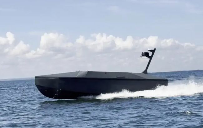 Розкриті технічні характеристики польського бойового морського дрона Stormrider