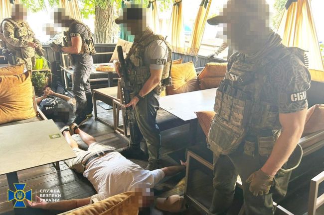 СБУ та Нацполіція затримали «екссмотрящого» за Оленівською колонією та його спільників, які тероризували декілька регіонів України