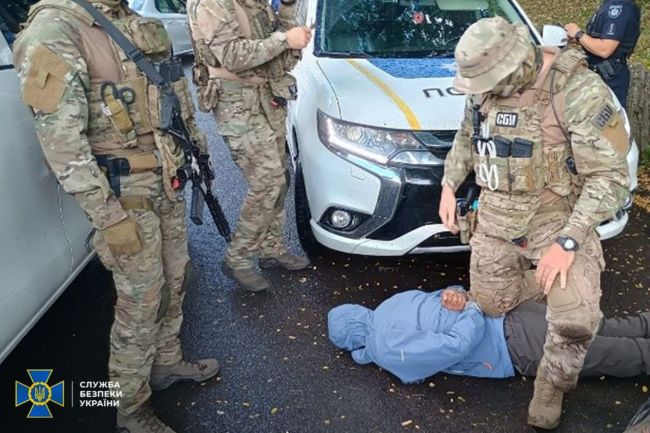СБУ та Нацполіція затримали «екссмотрящого» за Оленівською колонією та його спільників, які тероризували декілька регіонів України