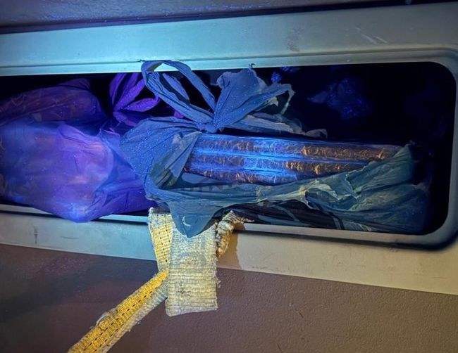 «Яблучний врожай» на кордоні: на Вінниччині прикордонники виявили 30 MacBook у рейсовому автобусі (ВІДЕО)