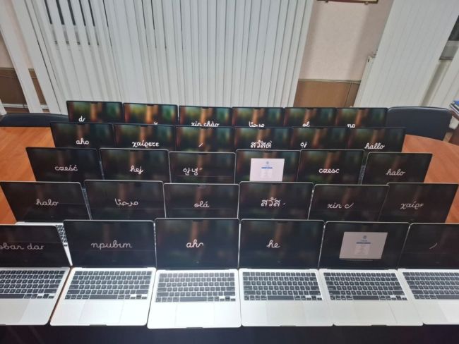 «Яблучний врожай» на кордоні: на Вінниччині прикордонники виявили 30 MacBook у рейсовому автобусі (ВІДЕО) «Яблучний врожай» на кордоні: на Вінниччині прикордонники виявили 30 MacBook у рейсовому автобусі (ВІДЕО)