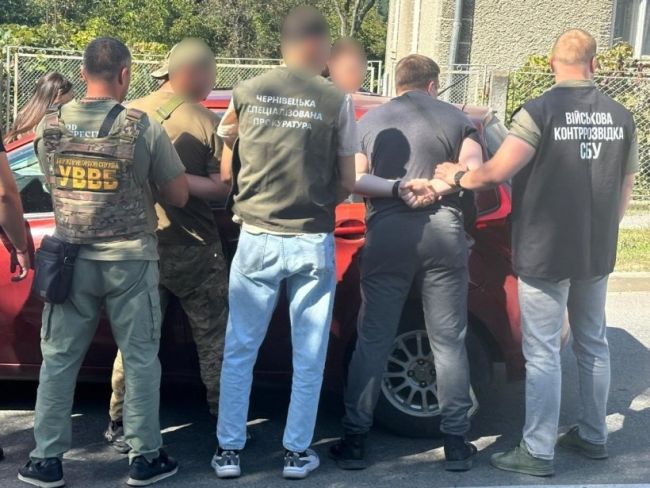 Прикордонники викрили співробітників ТЦК, які за 8 тисяч євро переправляли чоловіків у Румунію