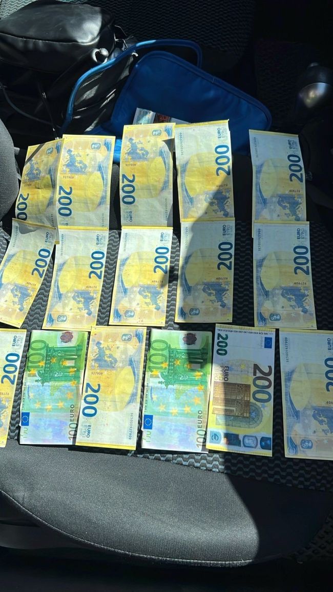 Прикордонники викрили співробітників ТЦК, які за 8 тисяч євро переправляли чоловіків у Румунію Прикордонники викрили співробітників ТЦК, які за 8 тисяч євро переправляли чоловіків у Румунію