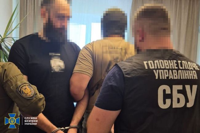 СБУ затримала ділків, які оформлювали ухилянтів «викладачами» неіснуючих ліцеїв, щоб зробити їм бронь від призову