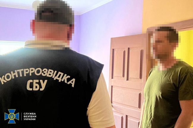 СБУ затримала ділків, які оформлювали ухилянтів «викладачами» неіснуючих ліцеїв, щоб зробити їм бронь від призову