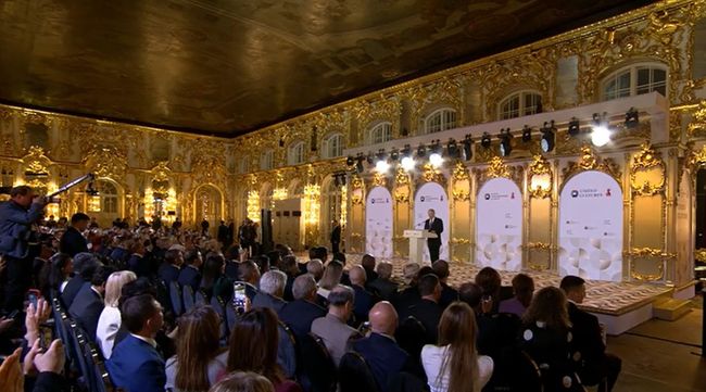 В пятницу, 12 сентября российский вождь в.путин выступил на пленарном заседании XI Санкт-Петербургского международного форума объединённых культур