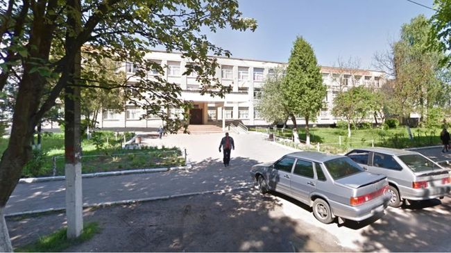 Прокуратура не змогла через суд знести багатоповерхівку, збудовану впритул до школи