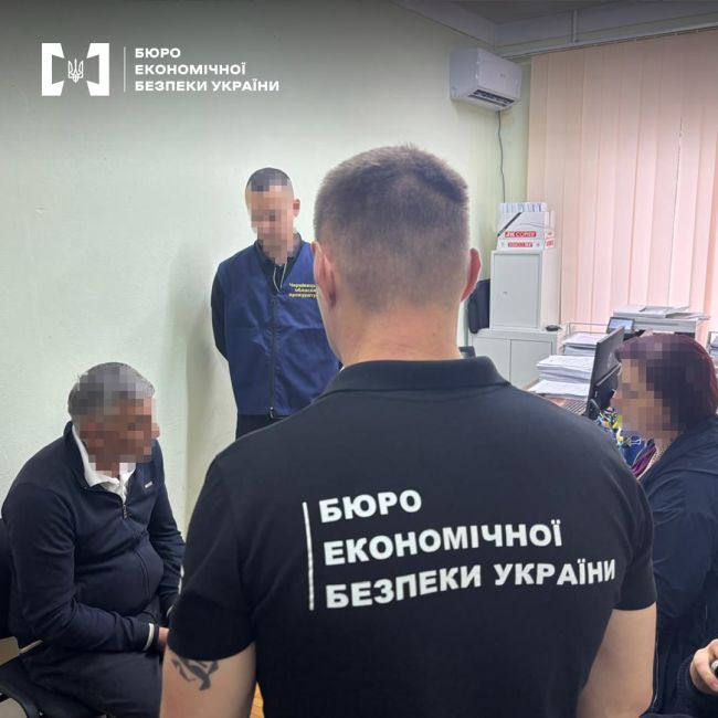 Водій автобуса намагався перевезти через державний кордон 260 тисяч доларів США