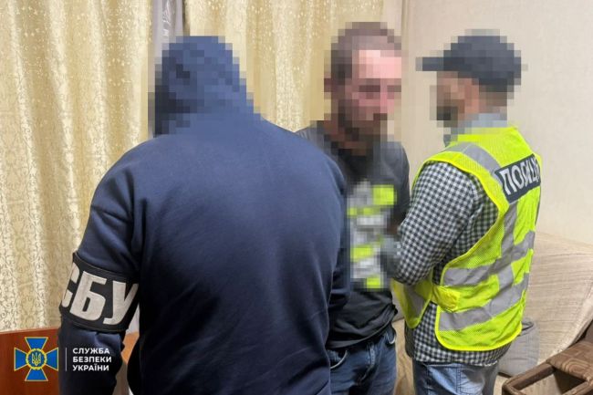 СБУ та Нацполіція «по гарячих слідах» затримали російського агента, який вчинив теракт на Житомирщині СБУ та Нацполіція «по гарячих слідах» затримали російського агента, який вчинив теракт на Житомирщині