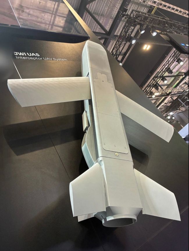 Чеський військовий оглядач praisethesteph показав чеський перехоплювач БПЛА JWI-4000 від компанія LPP s.r.o.