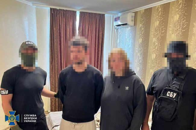 СБУ затримала агентурну пару фсб, яка розставляла «відеопастки» у багатоповерхівках, щоб коригувати удари по Києву