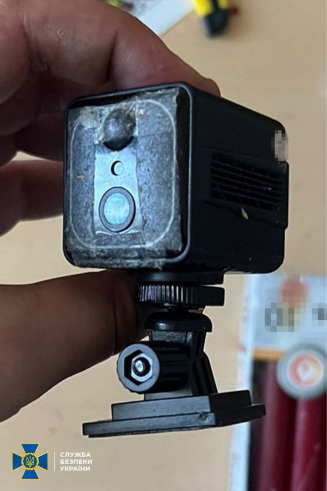 СБУ затримала агентурну пару фсб, яка розставляла «відеопастки» у багатоповерхівках, щоб коригувати удари по Києву