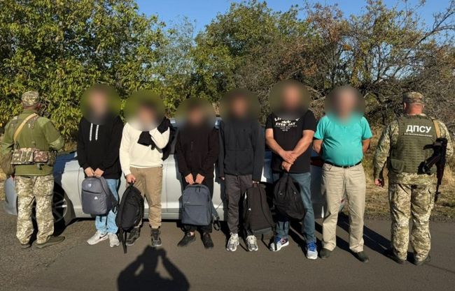 45 тис. доларів США за маршрут в нікуди: на Одещині прикордонники зупинили легковик з порушниками