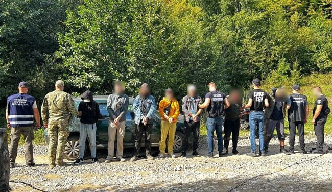 До Тиси з мотоескортом: на Закарпатті викрили канал переправлення чоловіків призовного віку за кордон (ВІДЕО) До Тиси з мотоескортом: на Закарпатті викрили канал переправлення чоловіків призовного віку за кордон (ВІДЕО)