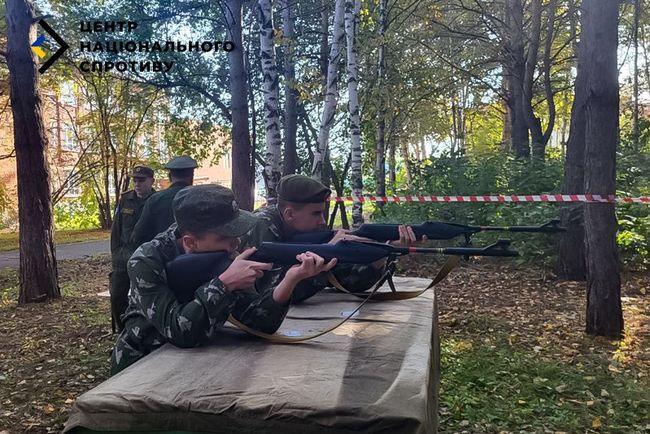 Окупанти провели навчання зі стрільб для дітей середньої школи